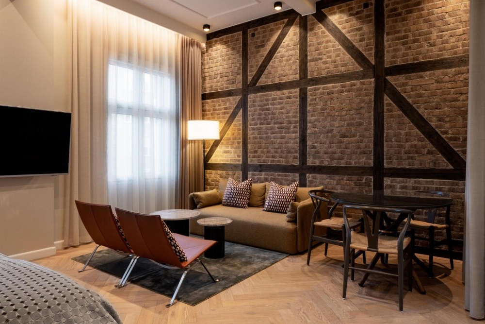 Ascot Hotel Main image